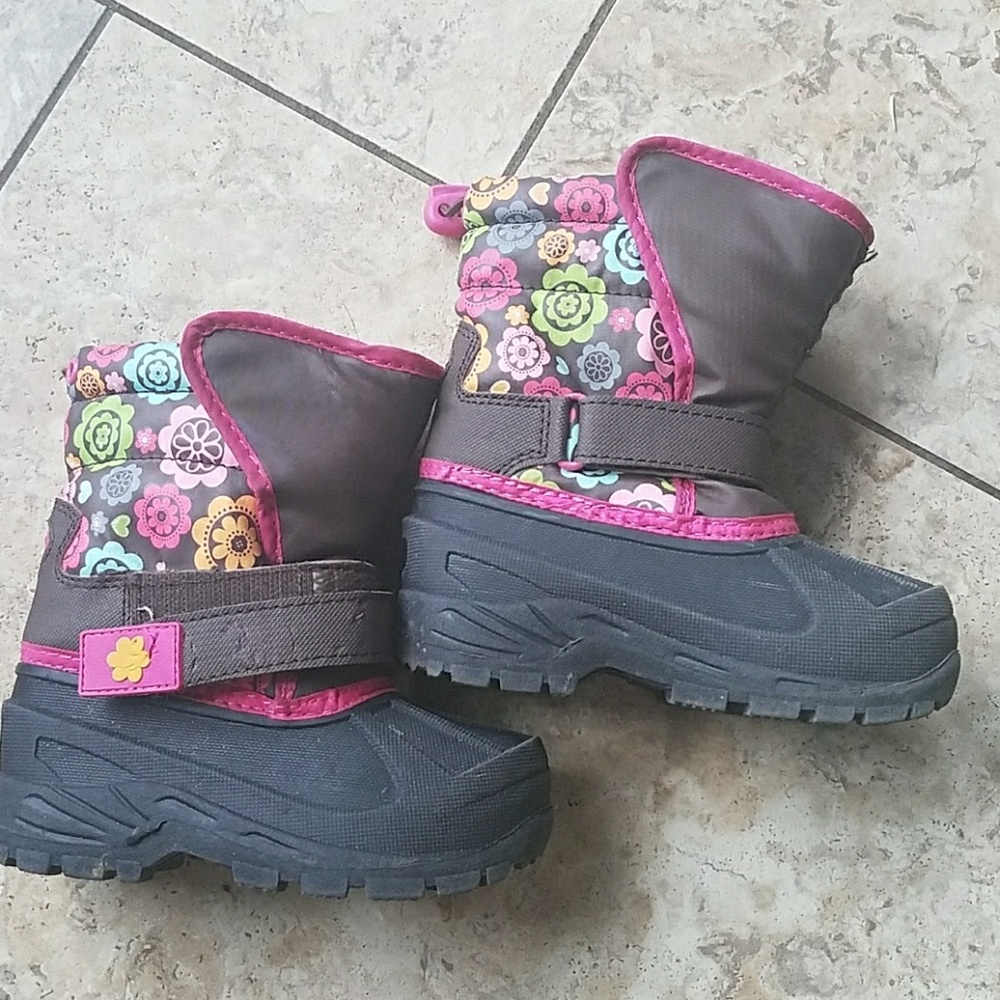 Toddler girls size 7 snow boots